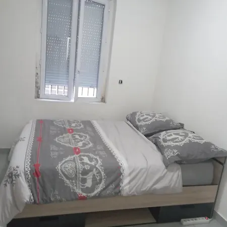 Claude Apartamento Aubervilliers